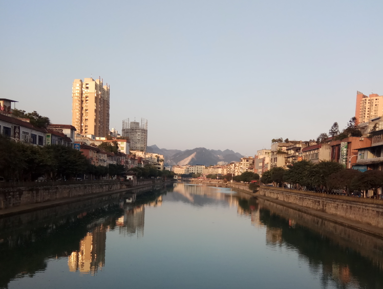 宜宾筠连现代医院最新招聘信息_公司环境 - 四